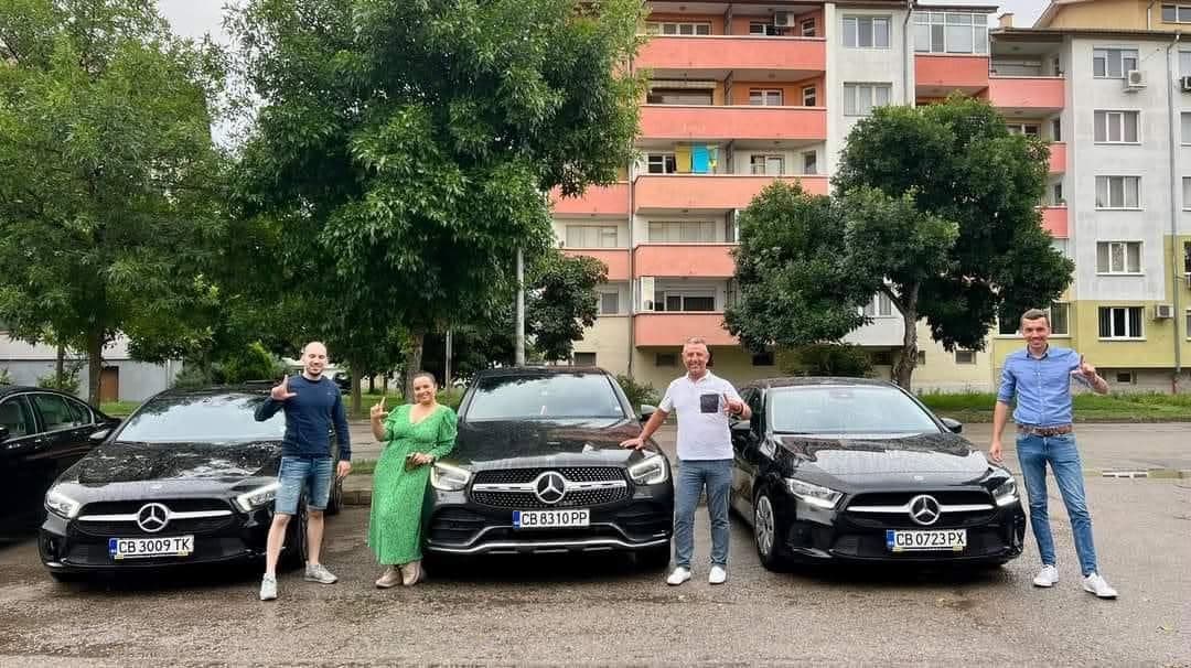 Партньори от екипа до три черни Mercedes, спечелени с автомобилната програма на LR